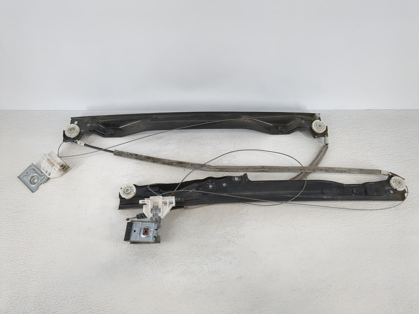 2005-2009 Saab 9-7x Driver Left Front Window Regulator - Oemusedautoparts1.com
