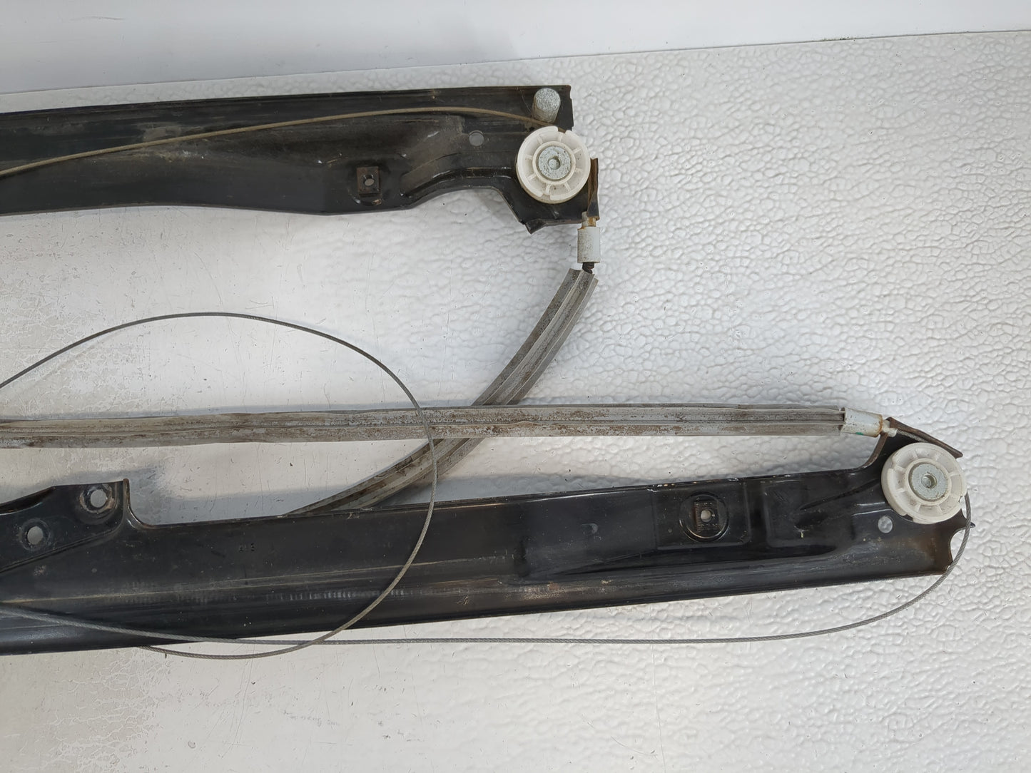 2005-2009 Saab 9-7x Driver Left Front Window Regulator - Oemusedautoparts1.com