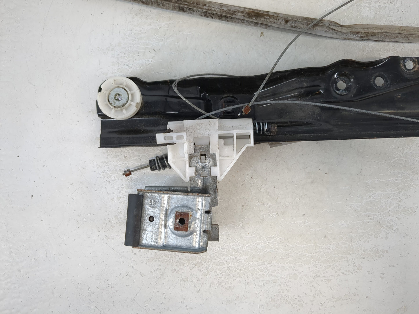 2005-2009 Saab 9-7x Driver Left Front Window Regulator - Oemusedautoparts1.com