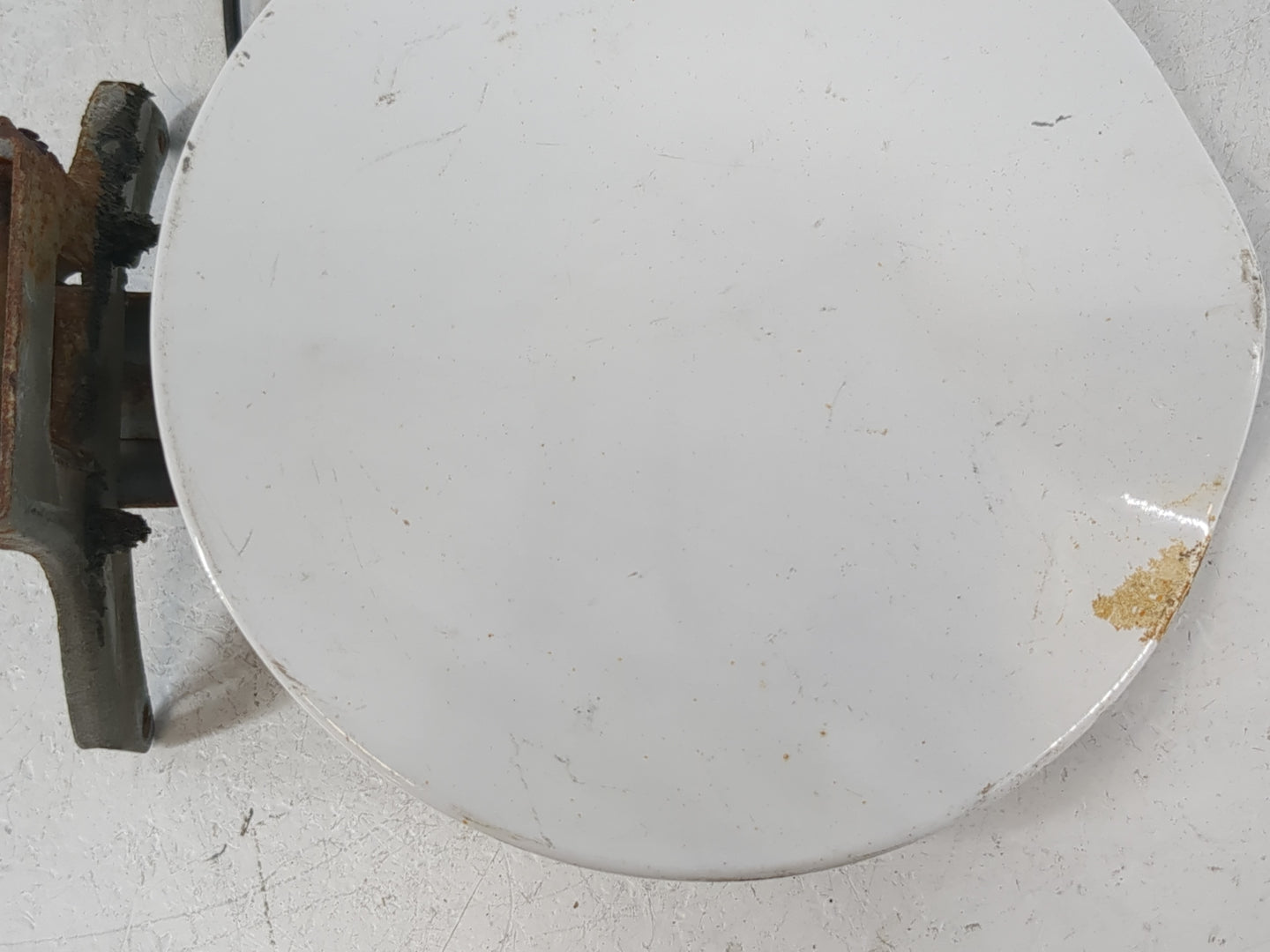 2007 Saab 9-7x Fuel Tank Door Lid Gas Tank White - Oemusedautoparts1.com