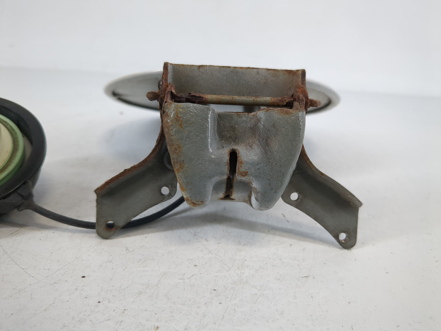 2007 Saab 9-7x Fuel Tank Door Lid Gas Tank White - Oemusedautoparts1.com