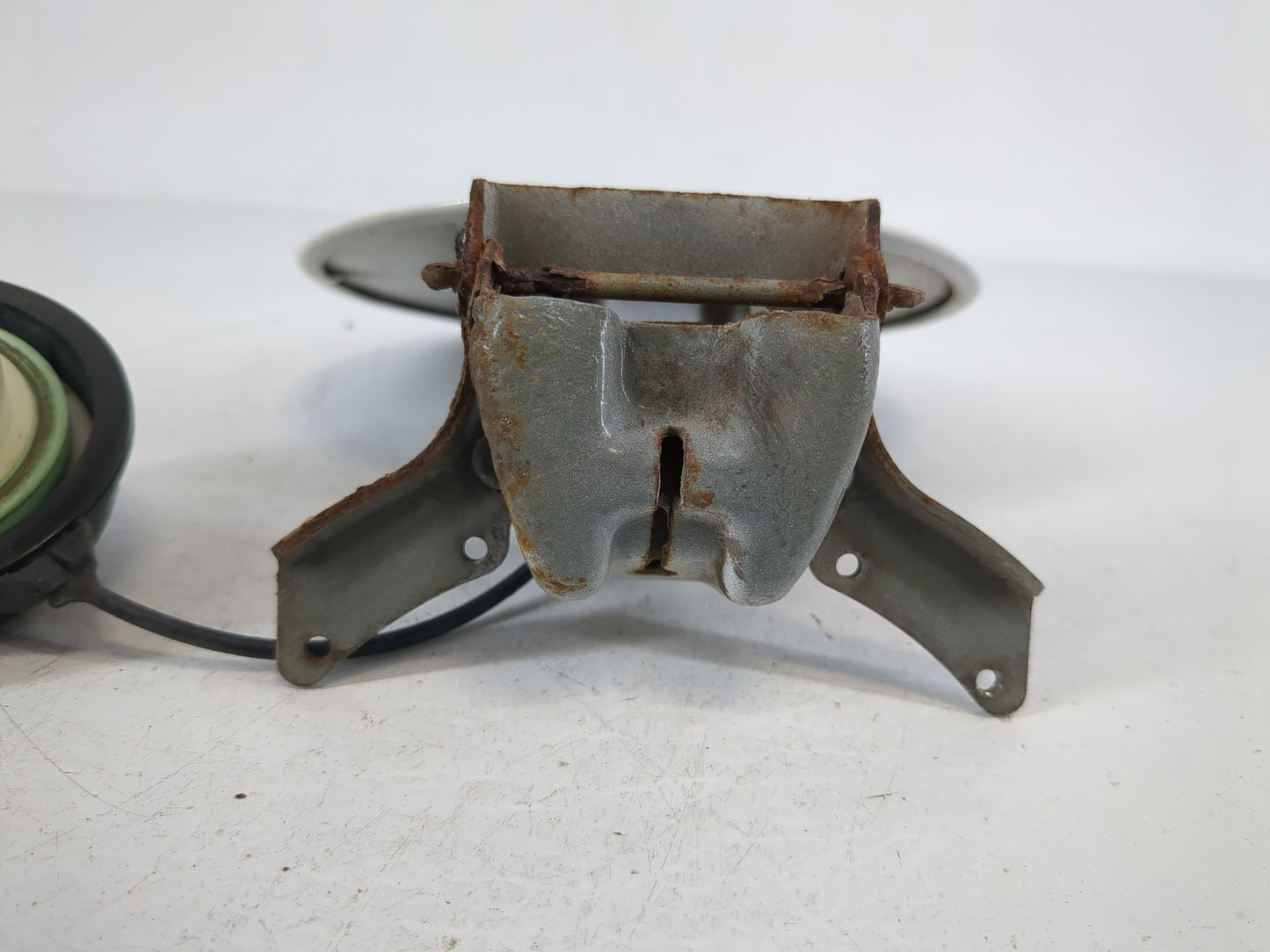 2007 Saab 9-7x Fuel Tank Door Lid Gas Tank White - Oemusedautoparts1.com