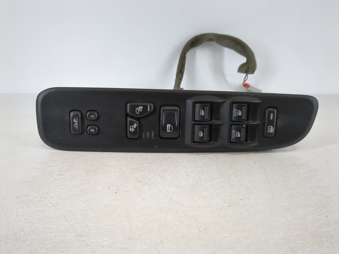 2007 Saab 9-7x Master Power Window Switch Replacement Driver Side Left P/N:25811562 Fits OEM Used Auto Parts - Oemusedautopa