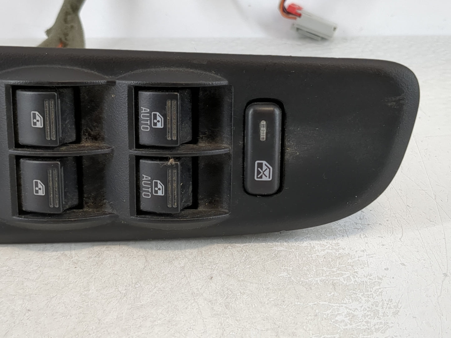 2007 Saab 9-7x Master Power Window Switch Replacement Driver Side Left P/N:25811562 Fits OEM Used Auto Parts - Oemusedautopa
