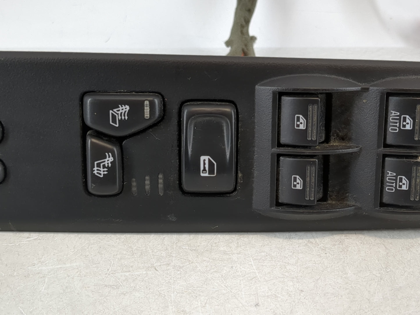 2007 Saab 9-7x Master Power Window Switch Replacement Driver Side Left P/N:25811562 Fits OEM Used Auto Parts - Oemusedautopa