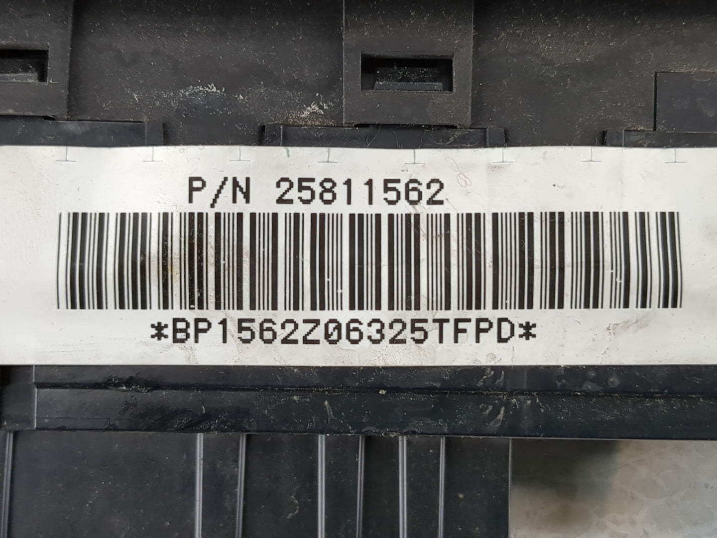 2007 Saab 9-7x Master Power Window Switch Replacement Driver Side Left P/N:25811562 Fits OEM Used Auto Parts - Oemusedautopa