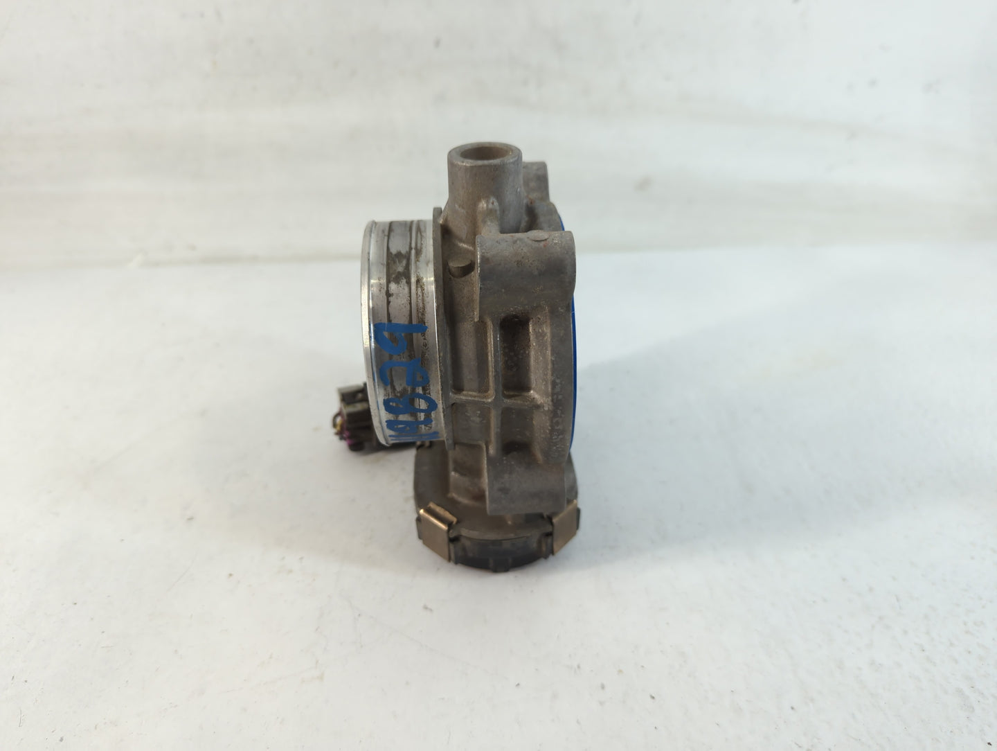 2007-2008 Saturn Aura Throttle Body P/N:7092 RME72-1A Fits Fits 2006 2007 2008 2009 2010 2011 OEM Used Auto Parts - Oemuseda