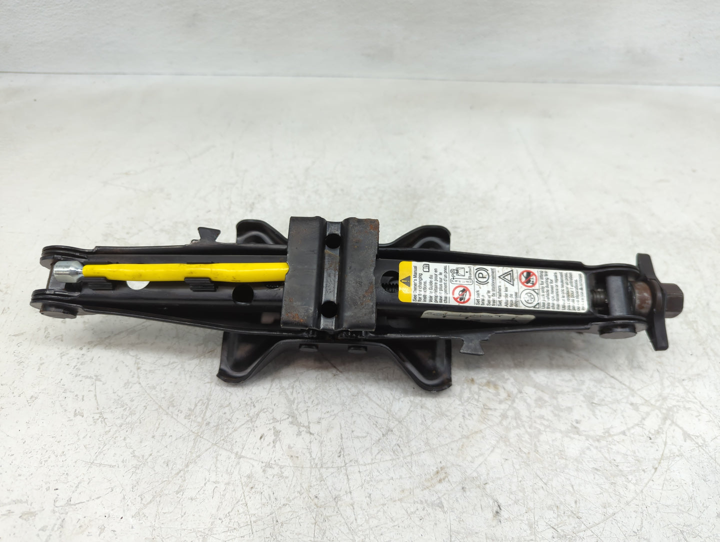 2007 Saturn Ion Spare Scissor Car Jack - Oemusedautoparts1.com