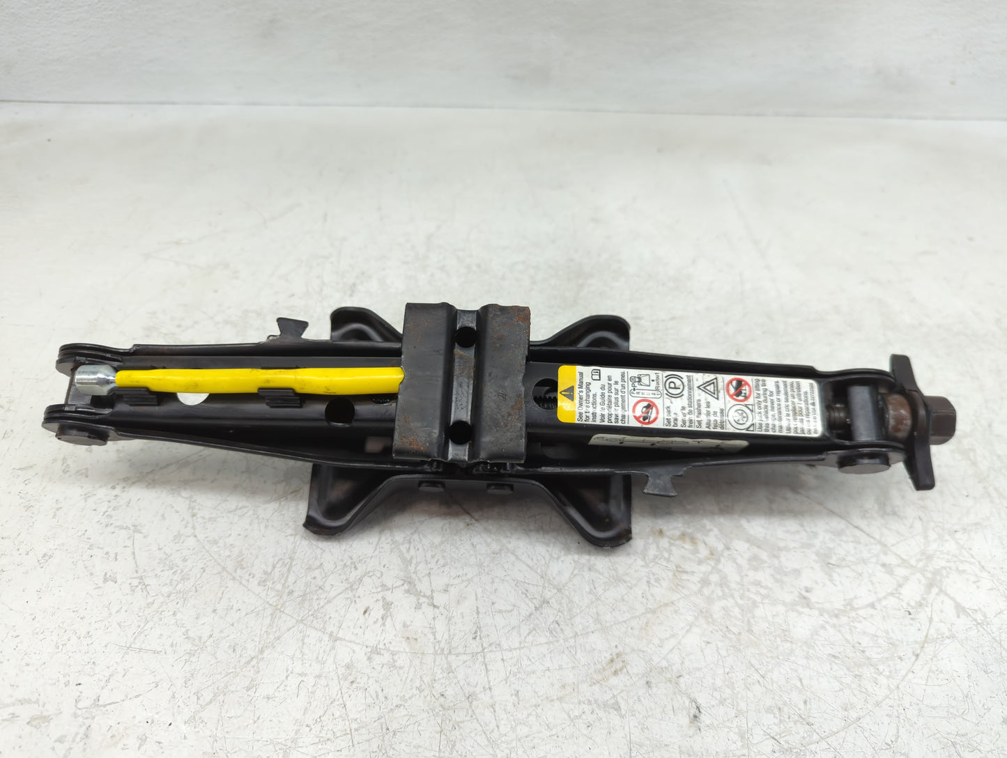 2007 Saturn Ion Spare Scissor Car Jack - Oemusedautoparts1.com