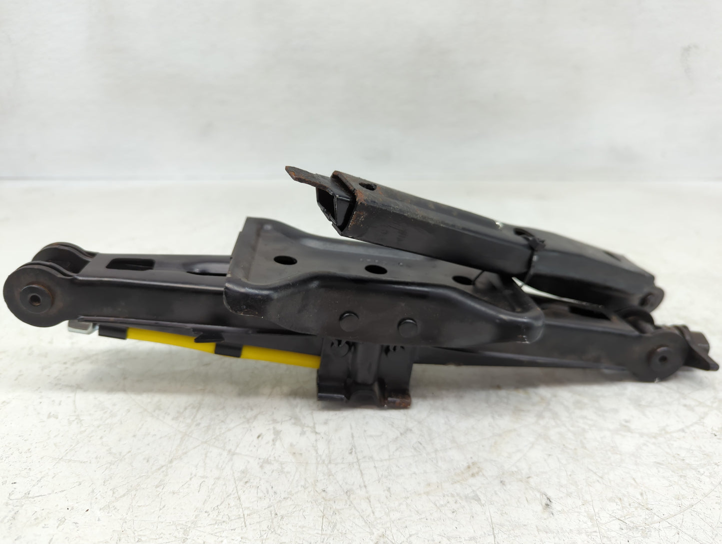 2007 Saturn Ion Spare Scissor Car Jack - Oemusedautoparts1.com