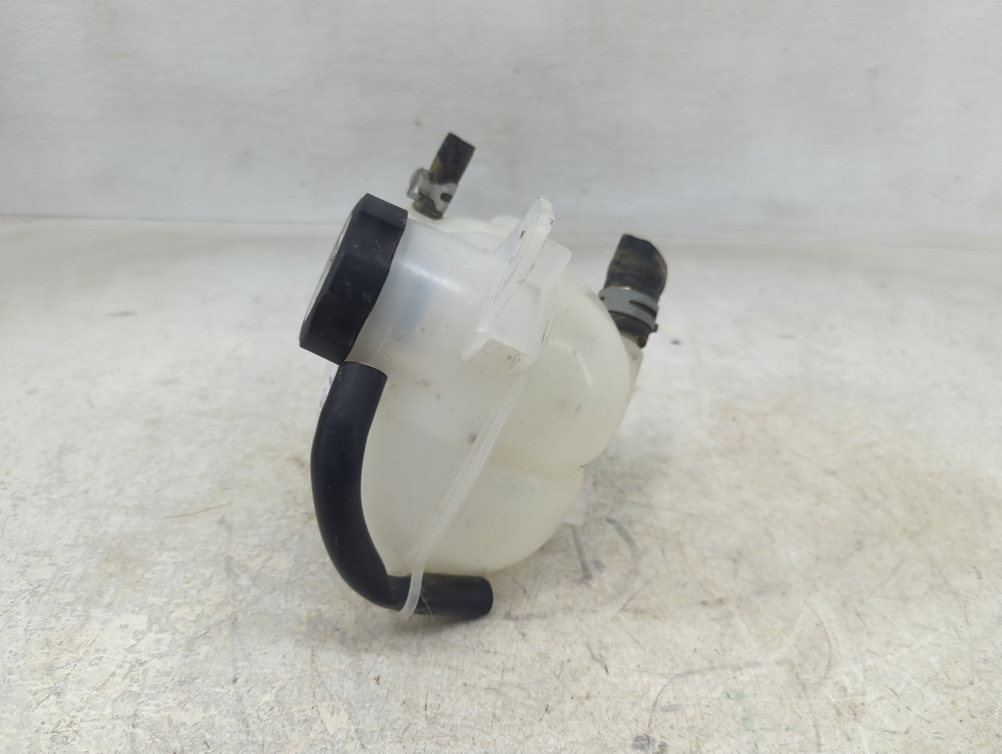 2003-2007 Saturn Ion Radiator Coolant Overflow Expansion Tank Bottle - Oemusedautoparts1.com