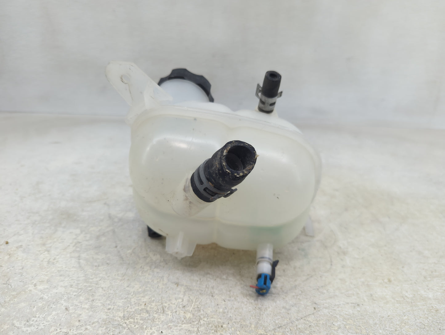 2003-2007 Saturn Ion Radiator Coolant Overflow Expansion Tank Bottle - Oemusedautoparts1.com