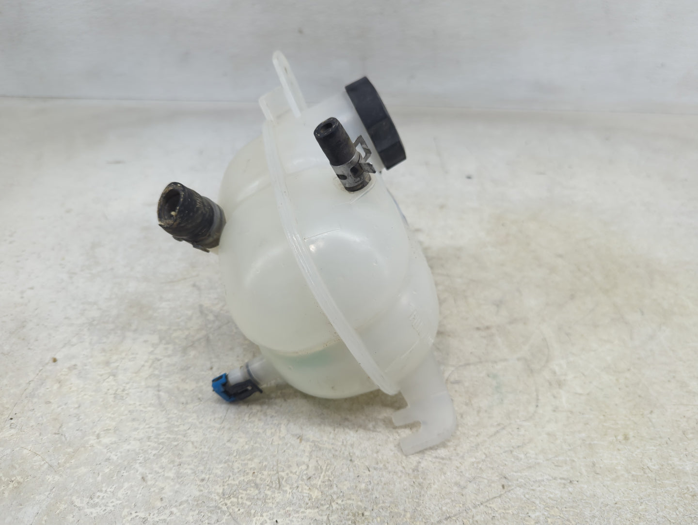 2003-2007 Saturn Ion Radiator Coolant Overflow Expansion Tank Bottle - Oemusedautoparts1.com