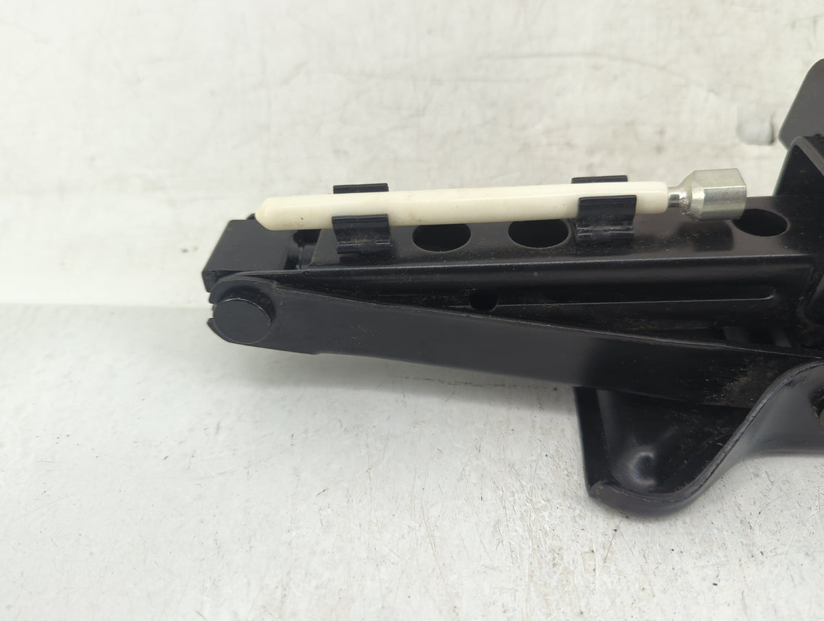 2007 Saturn Ion Spare Scissor Car Jack 1415936 - Oemusedautoparts1.com