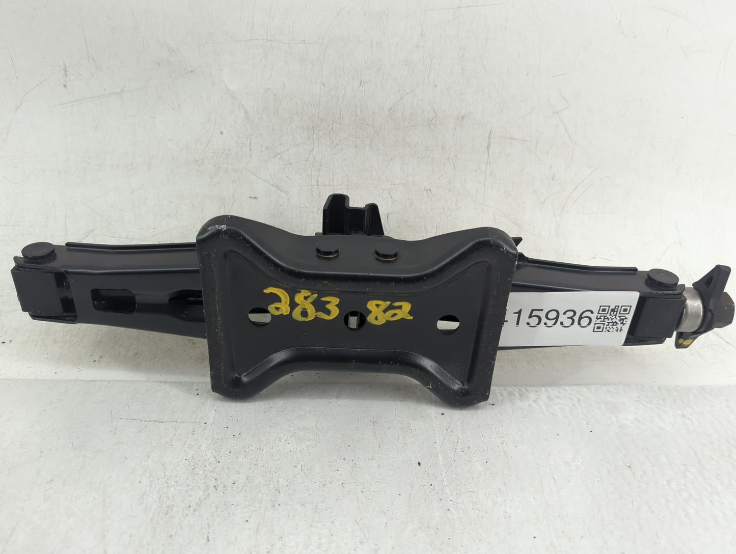 2007 Saturn Ion Spare Scissor Car Jack - Oemusedautoparts1.com