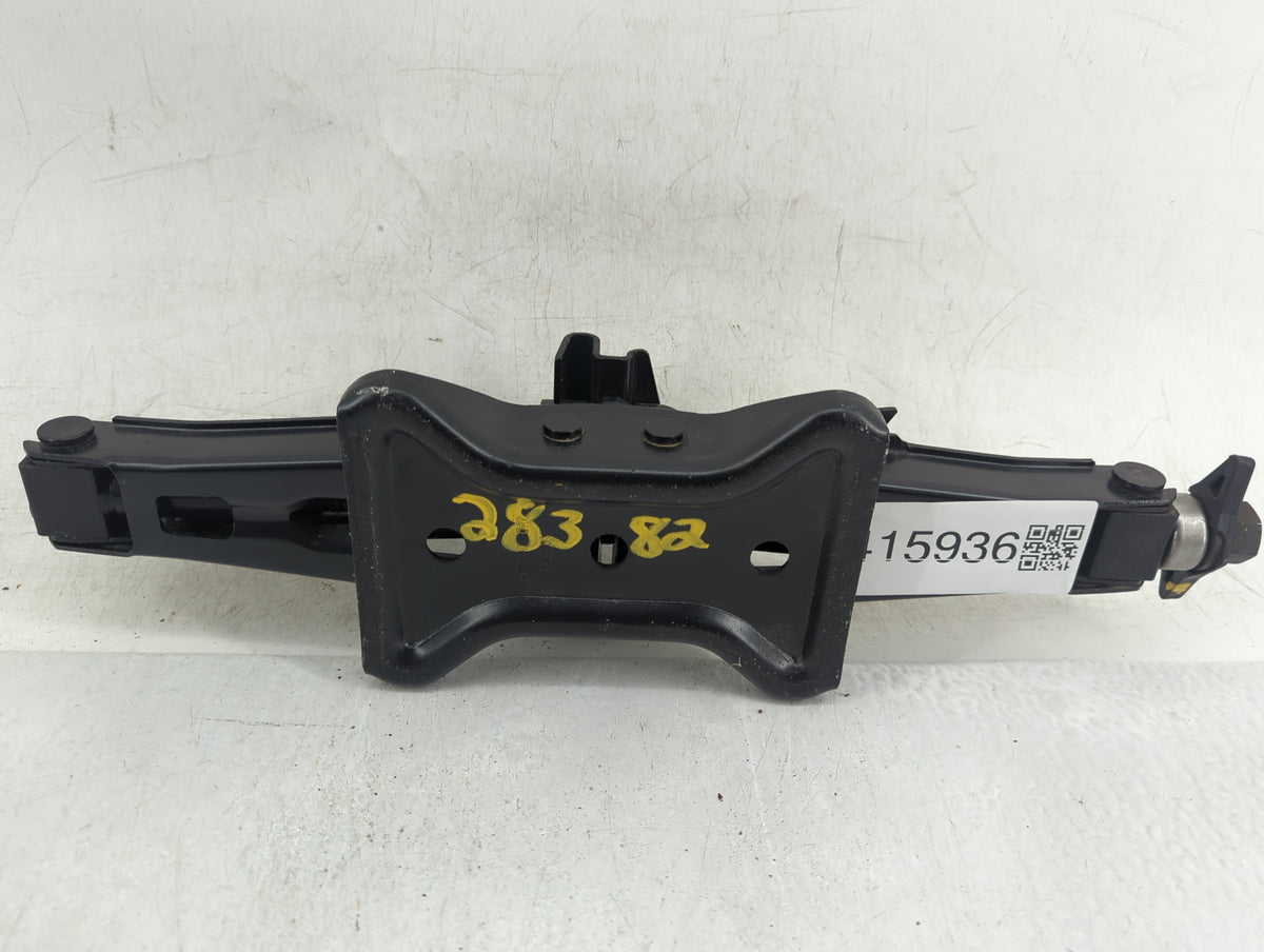 2007 Saturn Ion Spare Scissor Car Jack 1415936 - Oemusedautoparts1.com