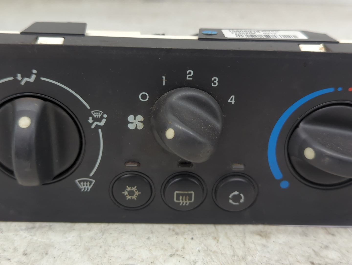 2006-2007 Saturn Ion Climate Control Module Temperature AC/Heater Replacement P/N:15806918 Fits Fits 2006 2007 OEM Used Auto