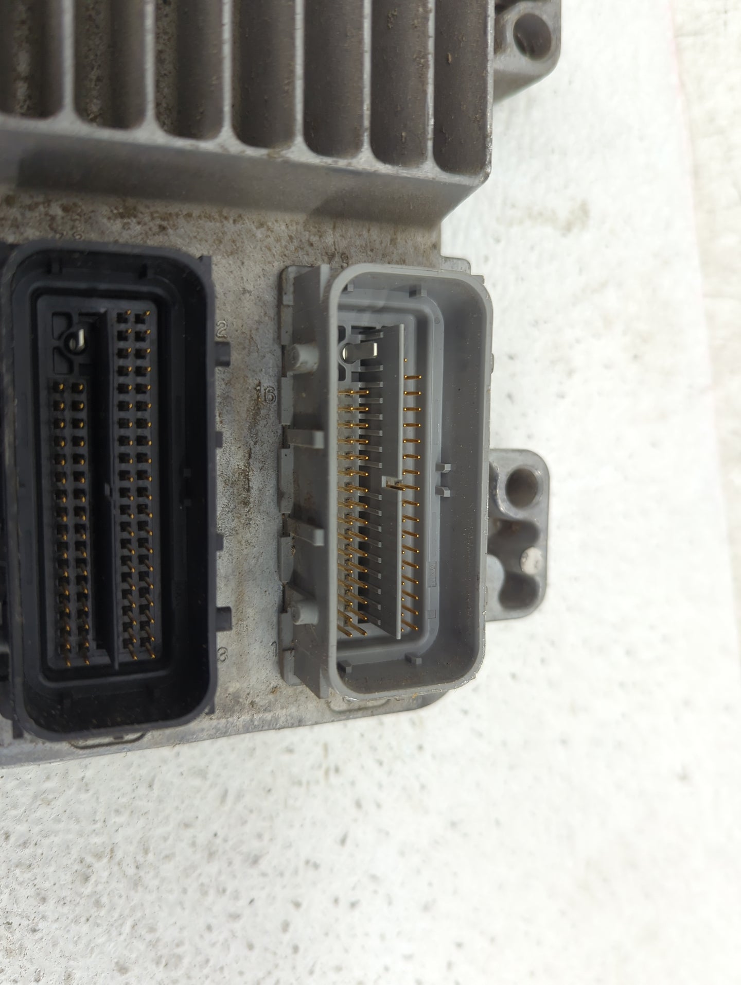 2007 Saturn Ion PCM Engine Control Computer ECU ECM PCU OEM P/N:12611973 12605843 Fits OEM Used Auto Parts - Oemusedautopart