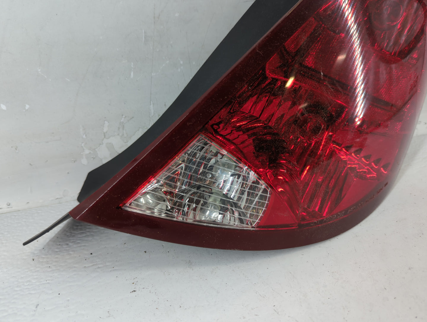 2003-2007 Saturn Ion Tail Light Assembly Passenger Right OEM P/N:22723025 Fits Fits 2003 2004 2005 2006 2007 OEM Used Auto P
