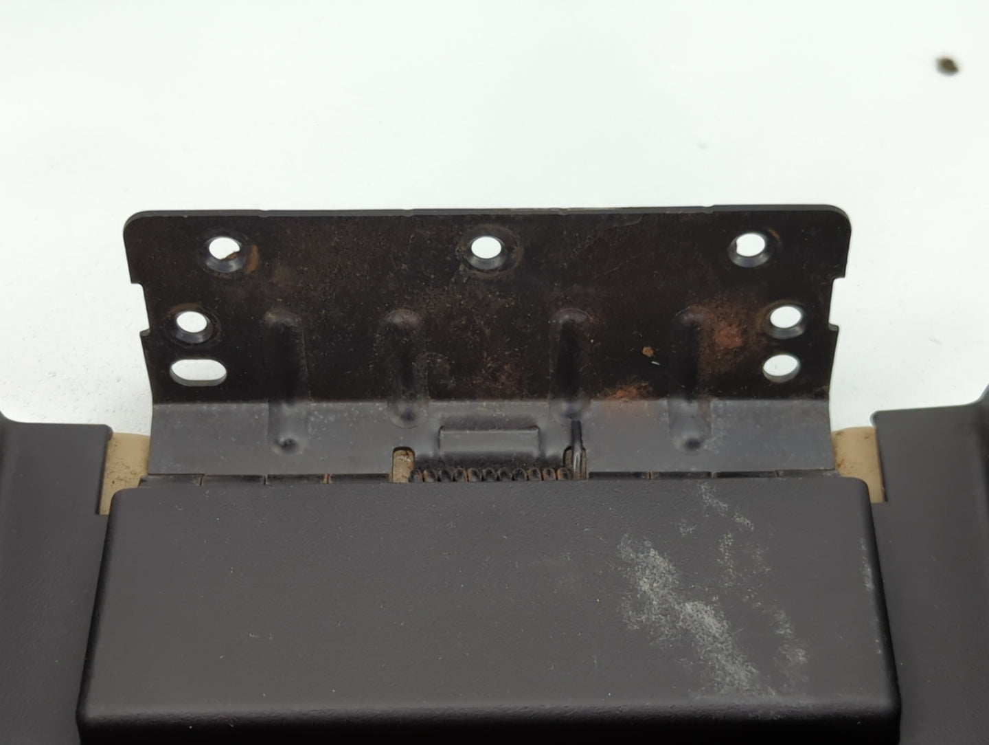 2007 Saturn Outlook Center Console Armrest Cover Lid P/N:15889665 Fits OEM Used Auto Parts - Oemusedautoparts1.com