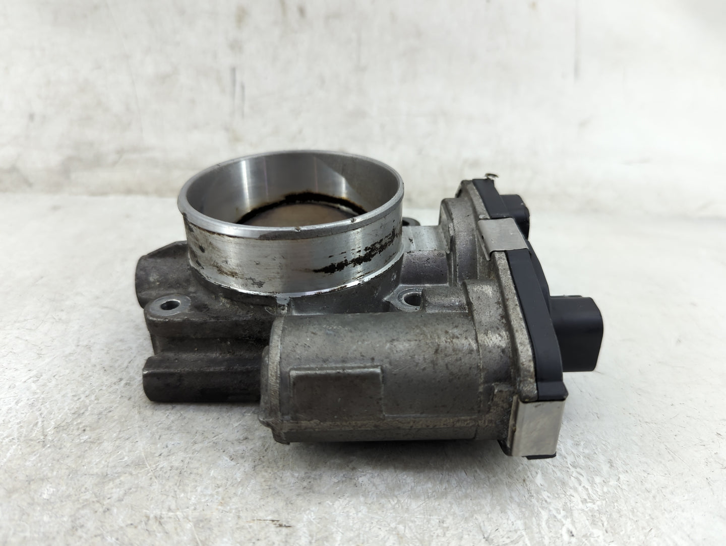 2007 Saturn Outlook Throttle Body Fits Fits 2008 2009 2010 2011 OEM Used Auto Parts - Oemusedautoparts1.com