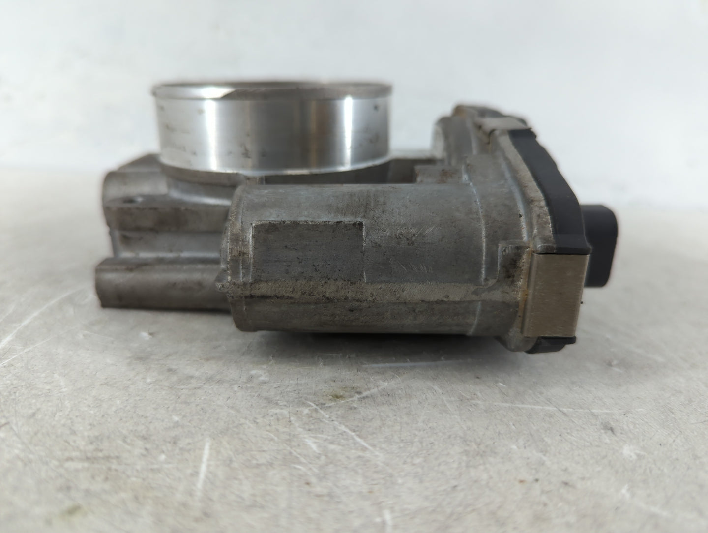 2007 Saturn Outlook Throttle Body P/N:1604AA 995AA Fits Fits 2008 2009 2010 2011 OEM Used Auto Parts - Oemusedautoparts1.com