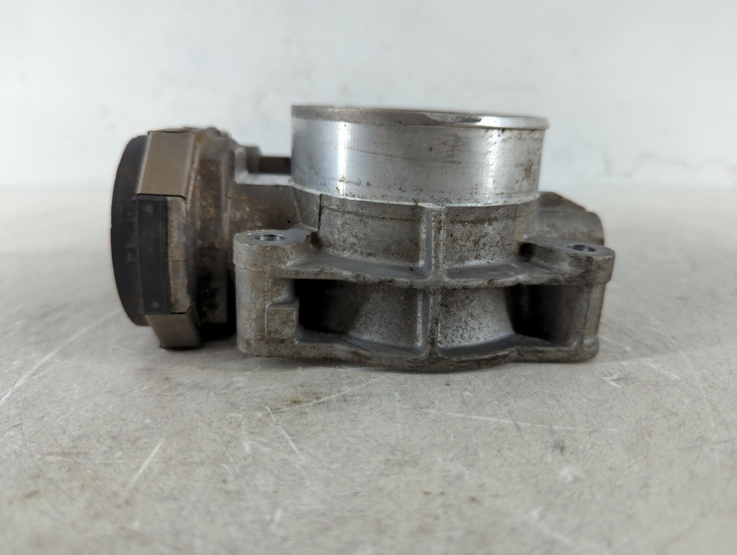 2007 Saturn Outlook Throttle Body P/N:1604AA 995AA Fits Fits 2008 2009 2010 2011 OEM Used Auto Parts - Oemusedautoparts1.com