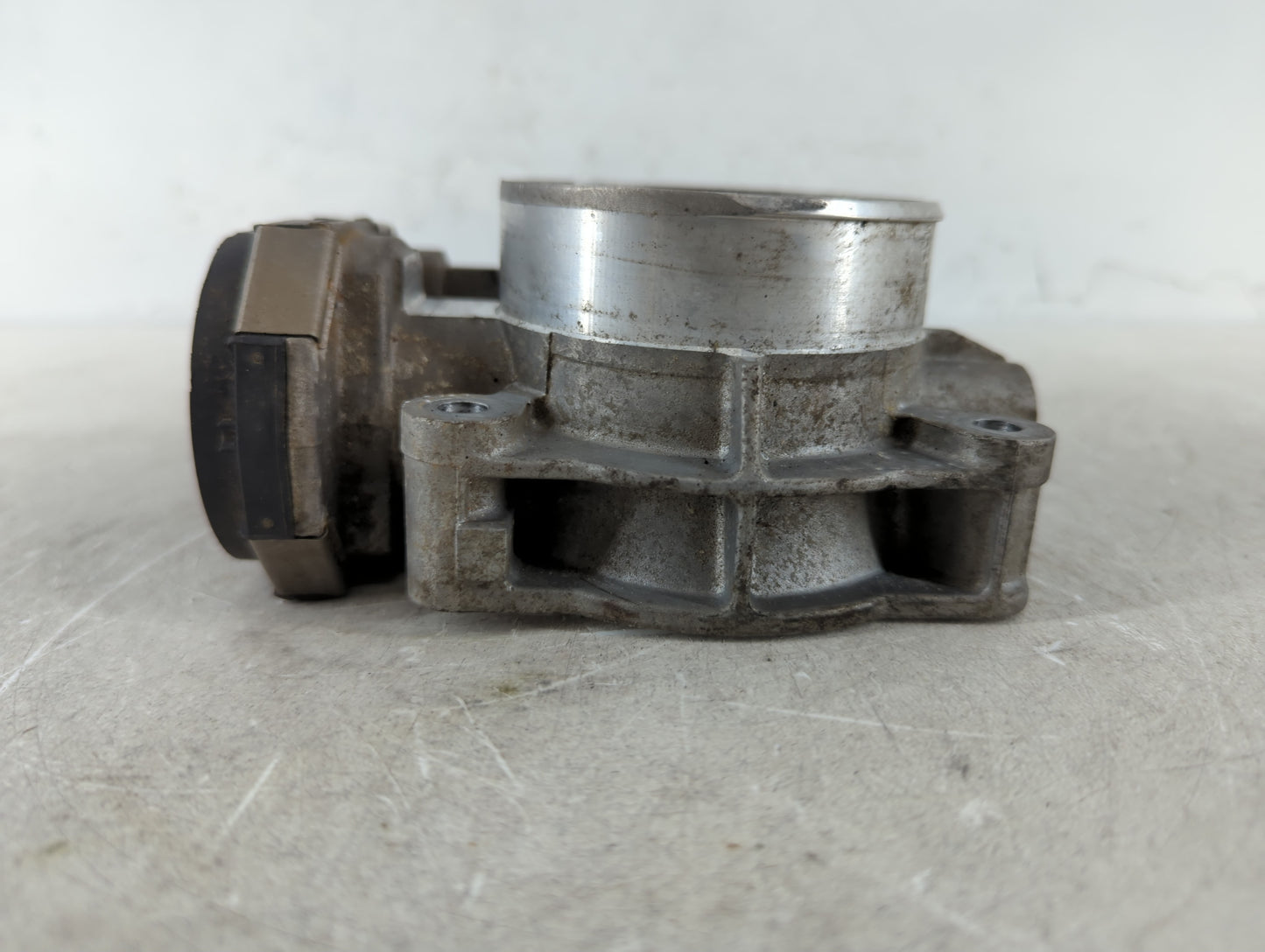 2007 Saturn Outlook Throttle Body P/N:1604AA 995AA Fits Fits 2008 2009 2010 2011 OEM Used Auto Parts - Oemusedautoparts1.com