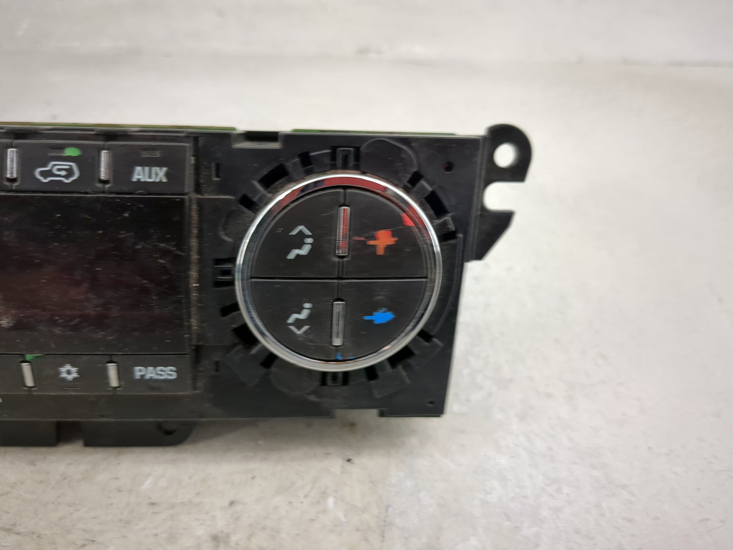 2007 Saturn Outlook Climate Control Module Temperature AC/Heater Replacement Fits OEM Used Auto Parts - Oemusedautoparts1.co