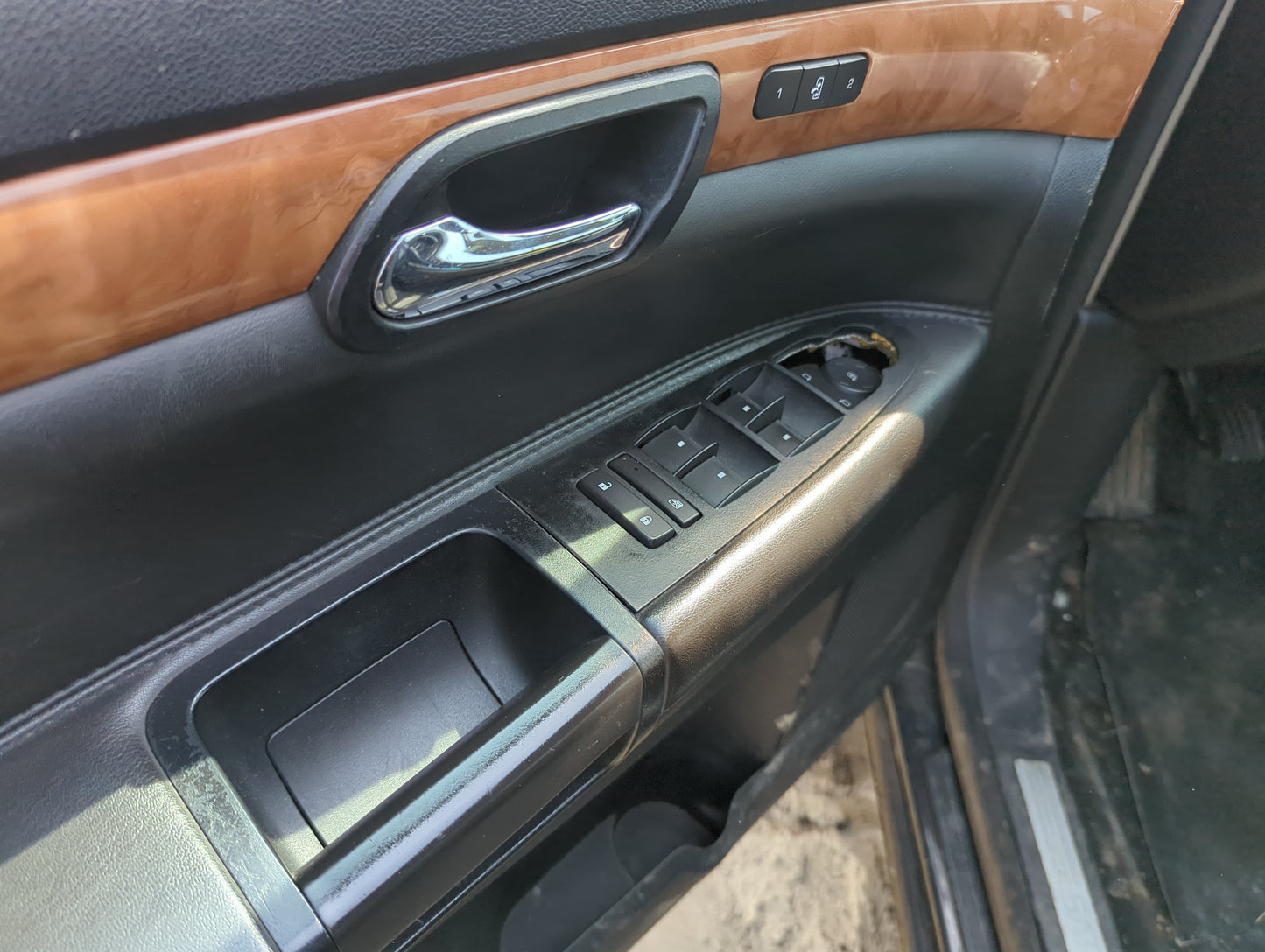 2007 Saturn Outlook Master Power Window Switch Replacement Driver Side Left Fits OEM Used Auto Parts - Oemusedautoparts1.com