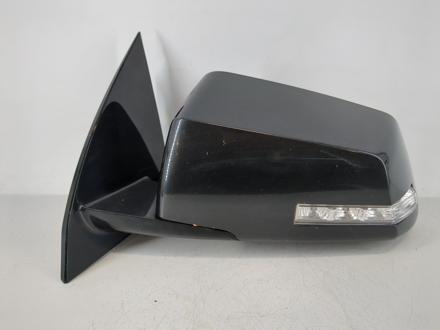 2007 Saturn Outlook Driver Side View Mirror - Left Door Mirror OEM Used - Oemusedautoparts1.com
