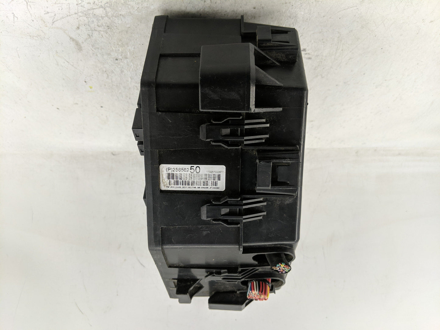 2007 Saturn Outlook Fusebox Fuse Box Panel Relay Module P/N:25856250 Fits OEM Used Auto Parts - Oemusedautoparts1.com
