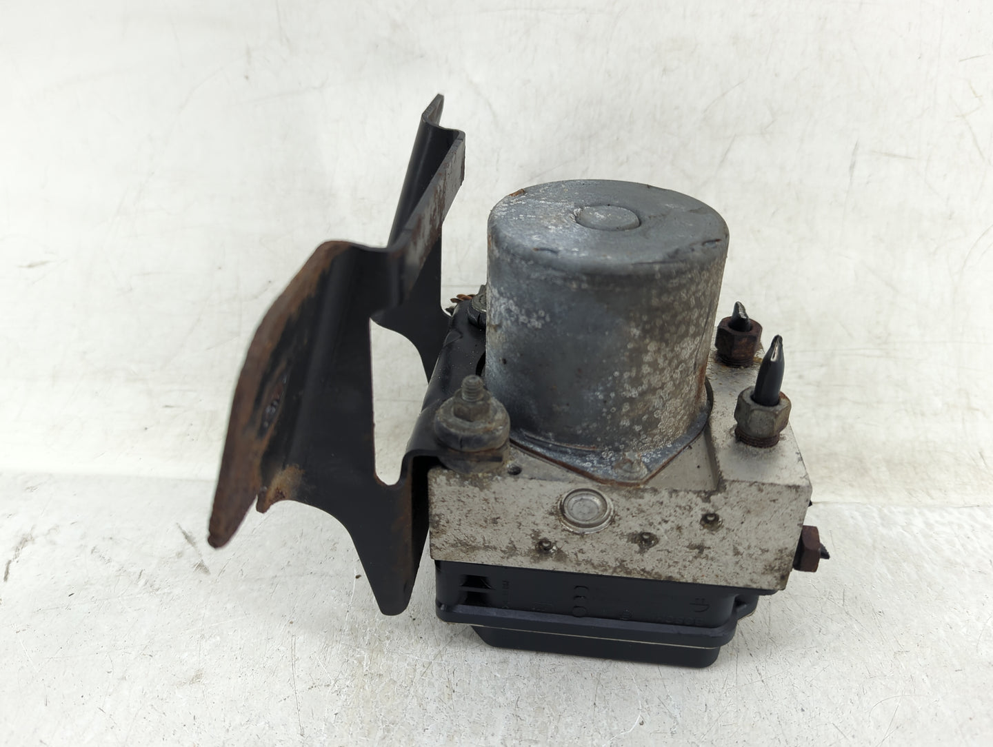 2007 Saturn Outlook ABS Pump Control Module Replacement P/N:25812783 Fits OEM Used Auto Parts - Oemusedautoparts1.com