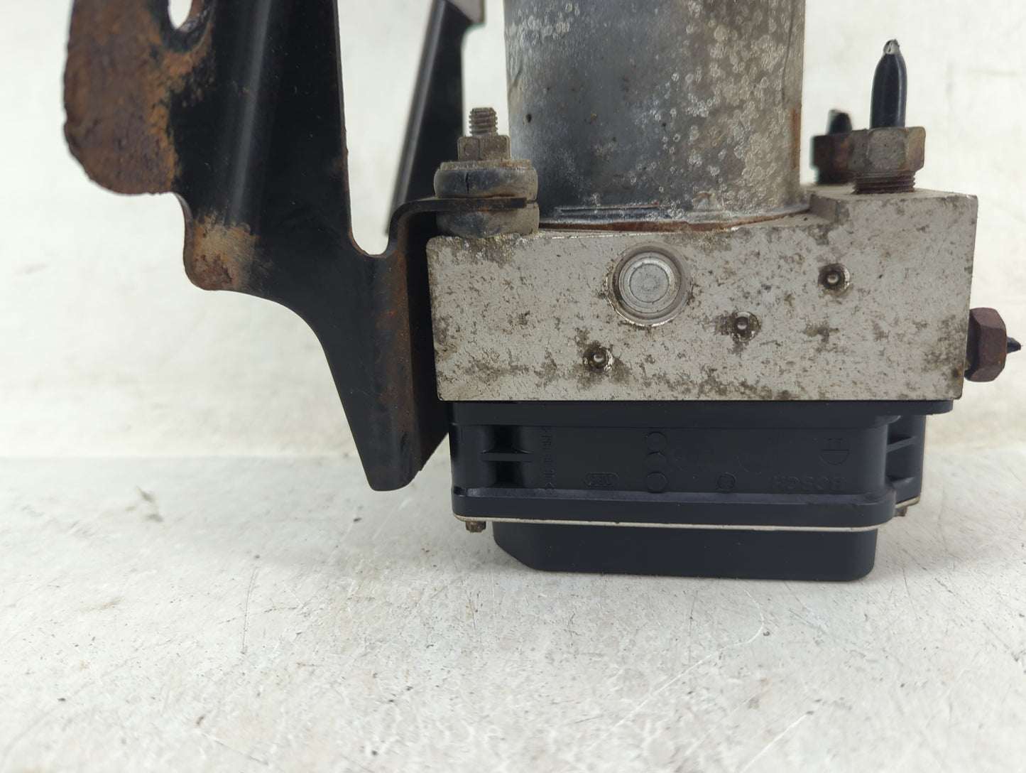 2007 Saturn Outlook ABS Pump Control Module Replacement P/N:25812783 Fits OEM Used Auto Parts - Oemusedautoparts1.com