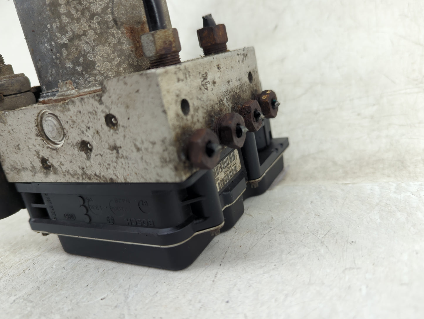 2007 Saturn Outlook ABS Pump Control Module Replacement P/N:25812783 Fits OEM Used Auto Parts - Oemusedautoparts1.com