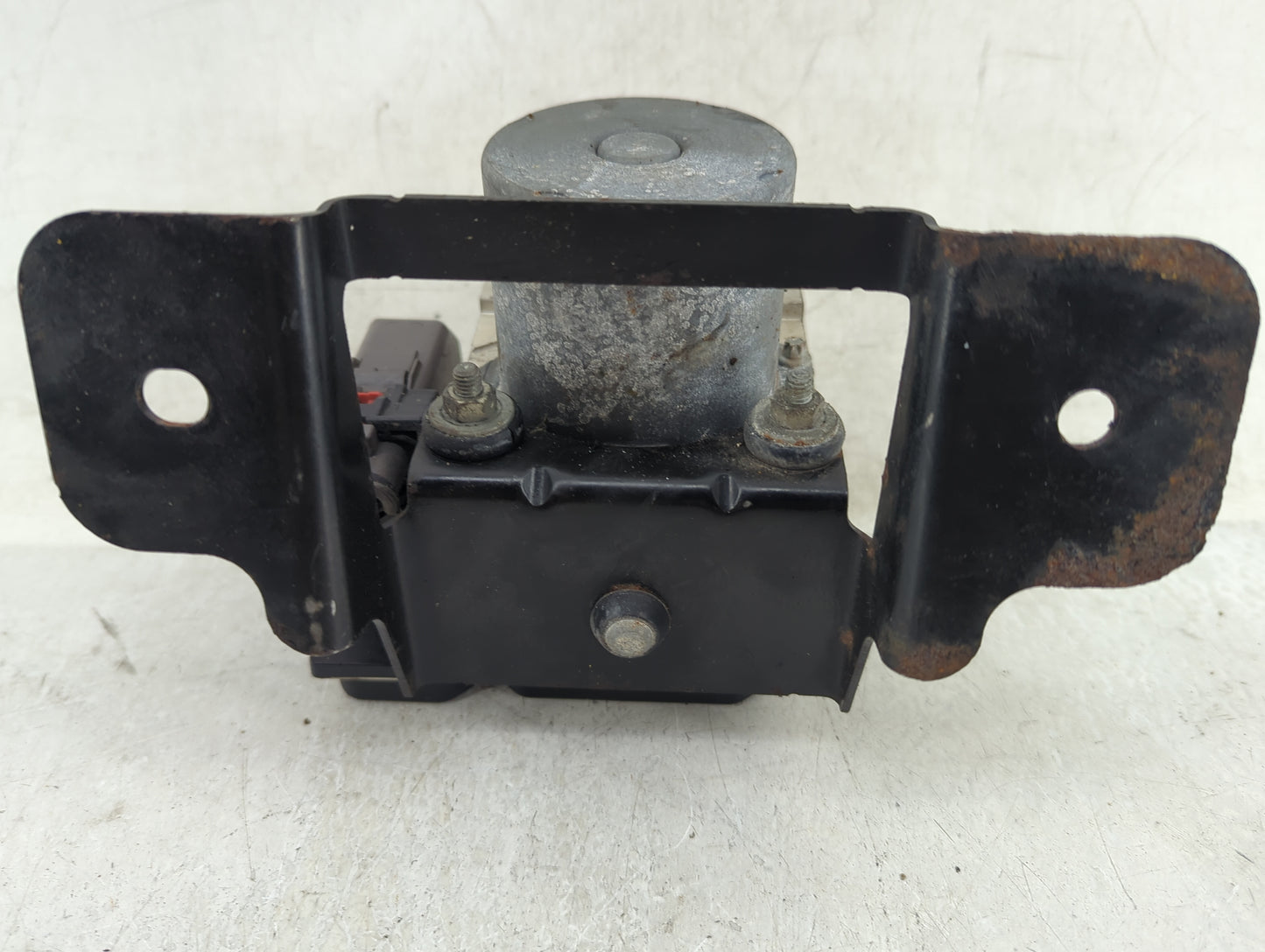 2007 Saturn Outlook ABS Pump Control Module Replacement P/N:25812783 Fits OEM Used Auto Parts - Oemusedautoparts1.com
