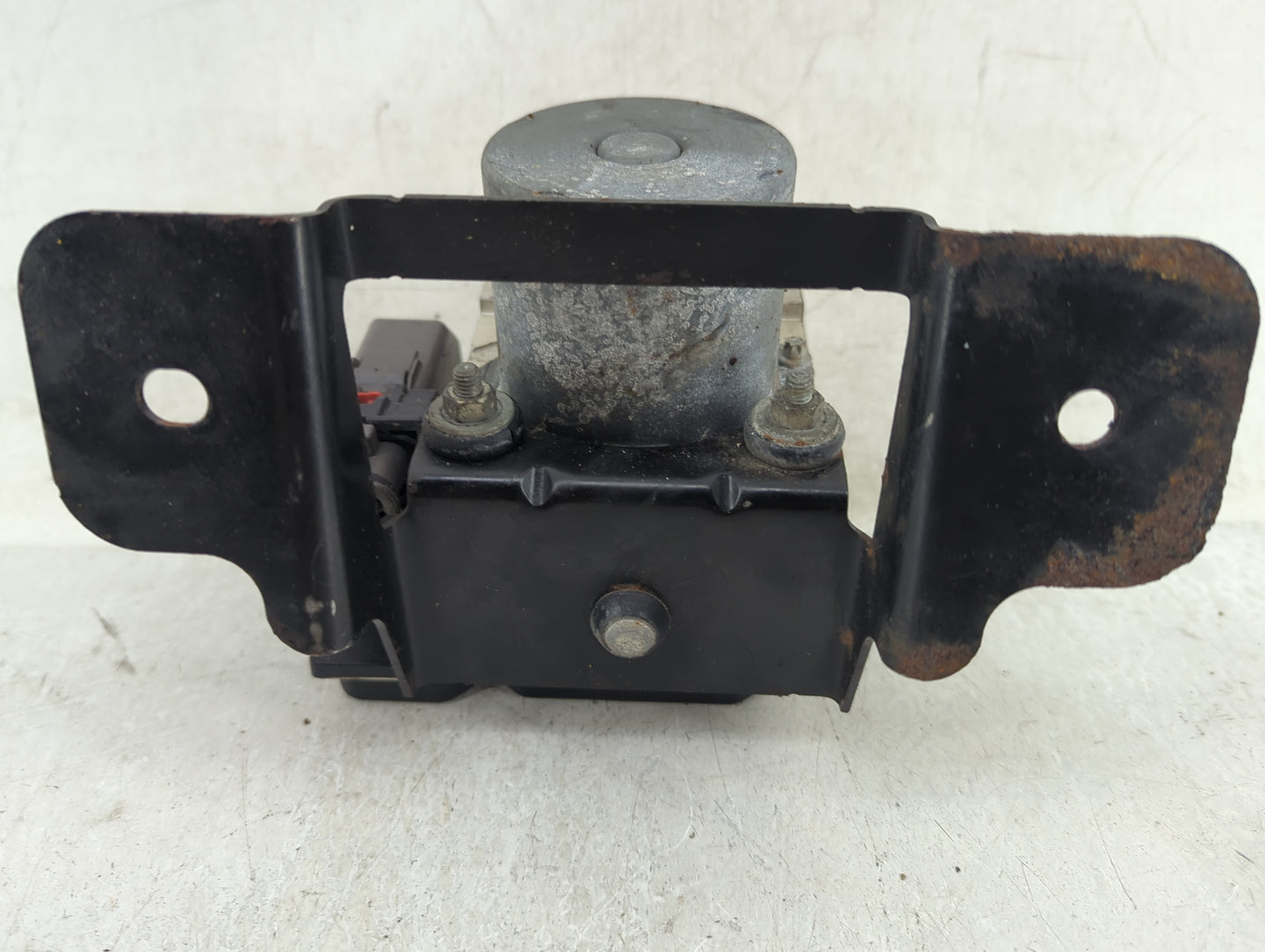 2007 Saturn Outlook ABS Pump Control Module Replacement P/N:25812783 Fits OEM Used Auto Parts - Oemusedautoparts1.com