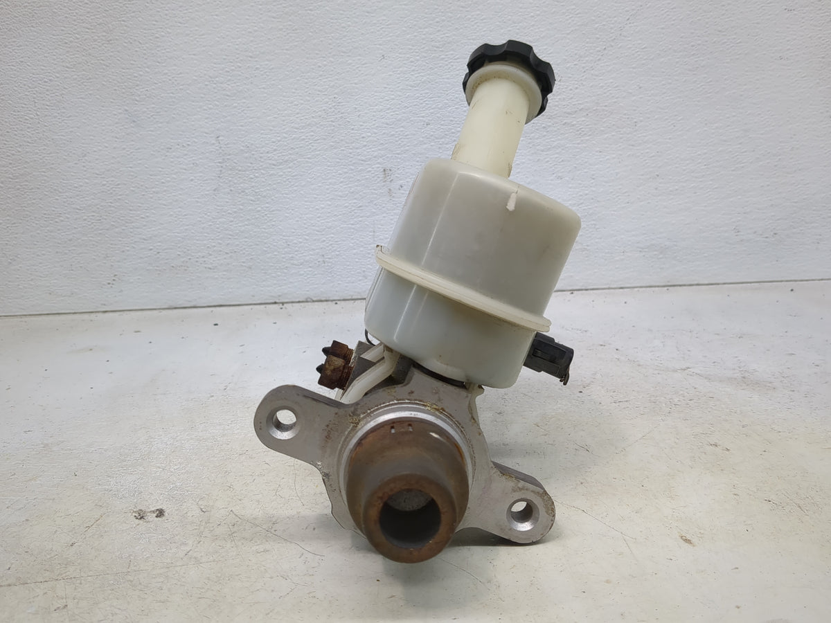 Saturn Outlook Brake Master Cylinder 1512996 - Oemusedautoparts1.com