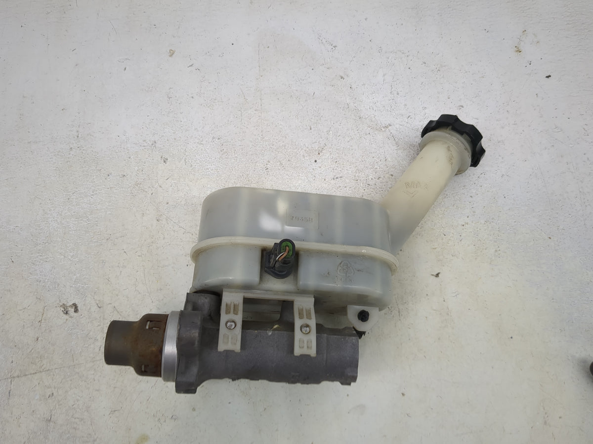 Saturn Outlook Brake Master Cylinder 1512996 - Oemusedautoparts1.com