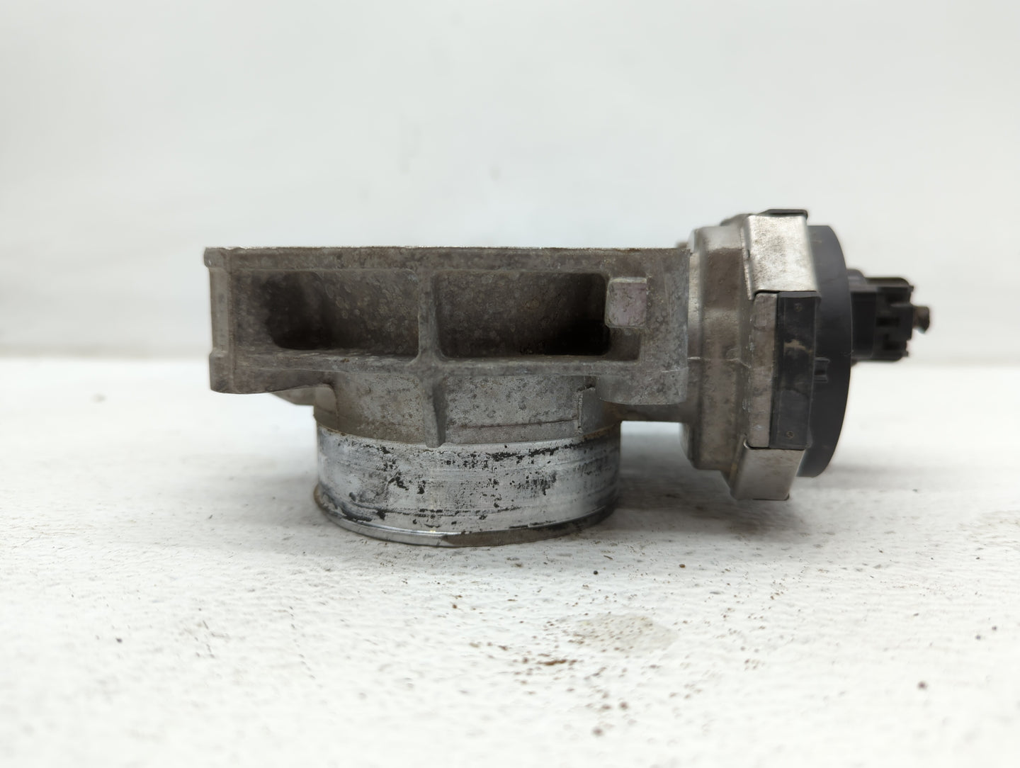 2007-2010 Saturn Outlook Throttle Body P/N:995AA Fits Fits 2007 2008 2009 2010 2011 OEM Used Auto Parts - Oemusedautoparts1.