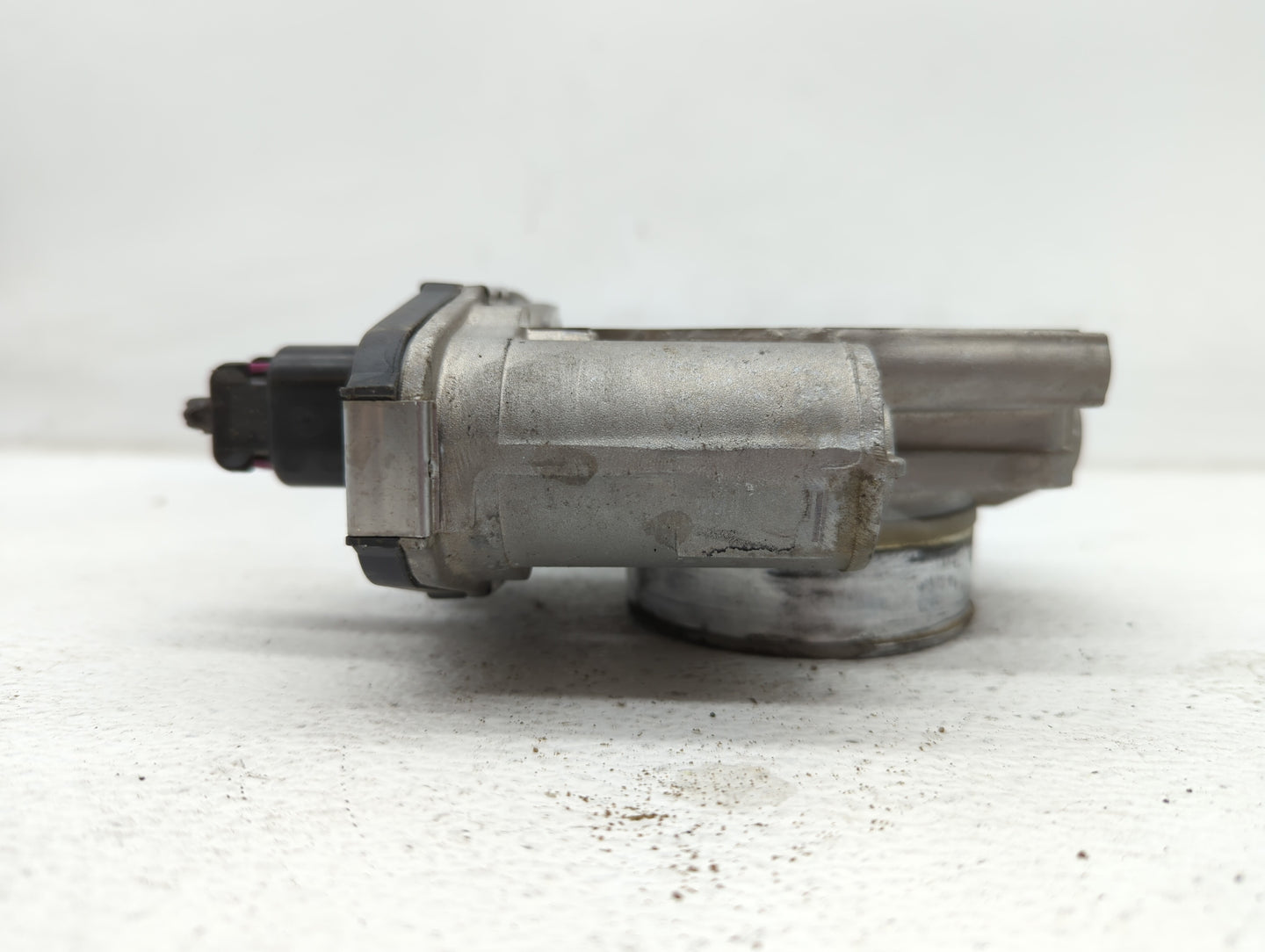 2007-2010 Saturn Outlook Throttle Body P/N:995AA Fits Fits 2007 2008 2009 2010 2011 OEM Used Auto Parts - Oemusedautoparts1.