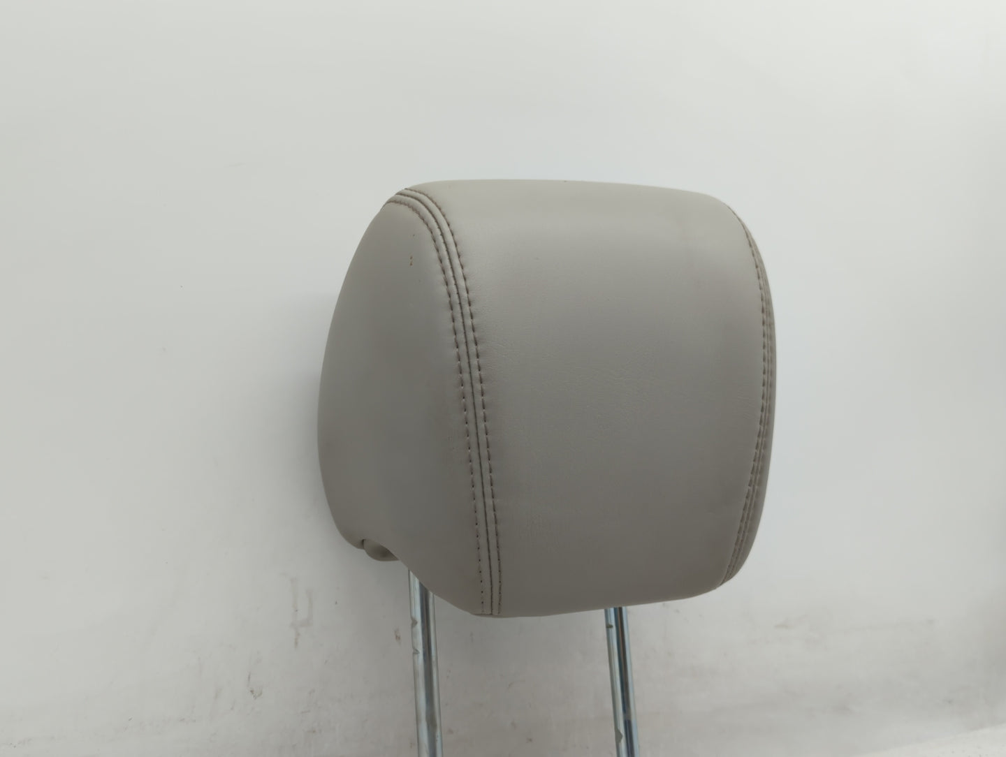 2007 Saturn Outlook Headrest Head Rest Rear Seat Fits Fits 2008 OEM Used Auto Parts - Oemusedautoparts1.com