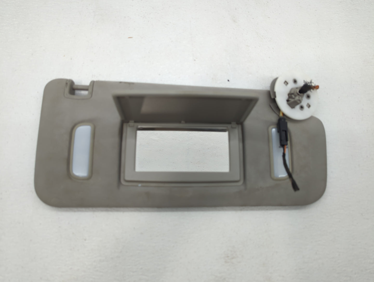 2007 Saturn Outlook Sun Visor Shade Replacement Passenger Right Mirror Fits OEM Used Auto Parts - Oemusedautoparts1.com