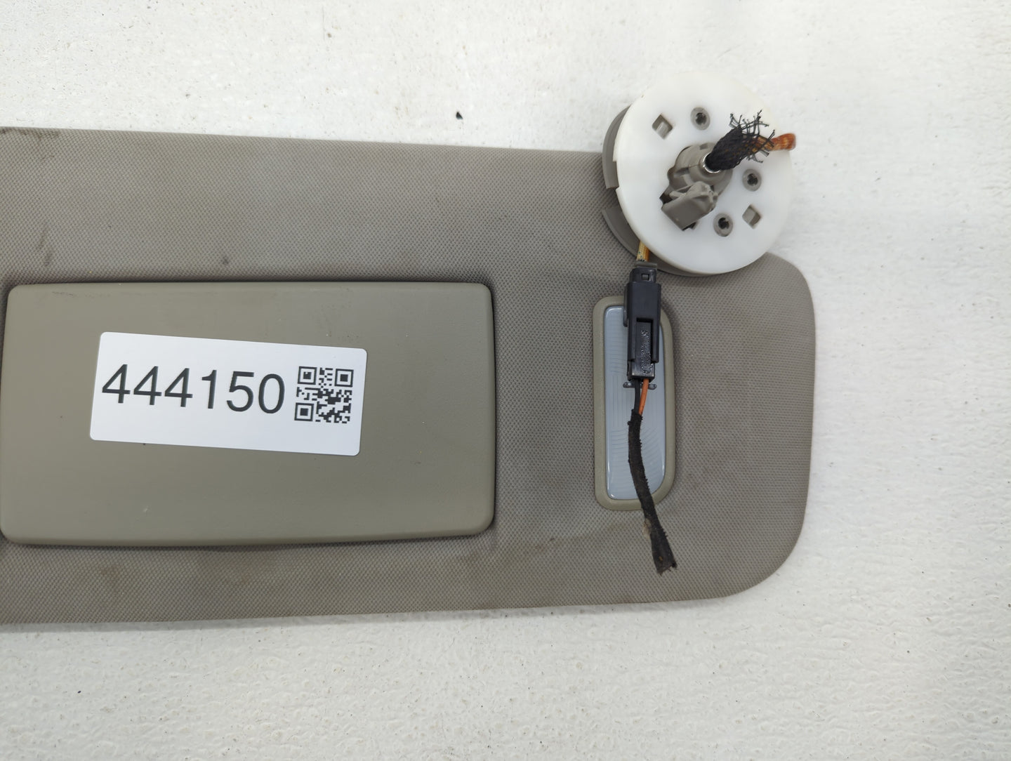 2007 Saturn Outlook Sun Visor Shade Replacement Passenger Right Mirror Fits OEM Used Auto Parts - Oemusedautoparts1.com