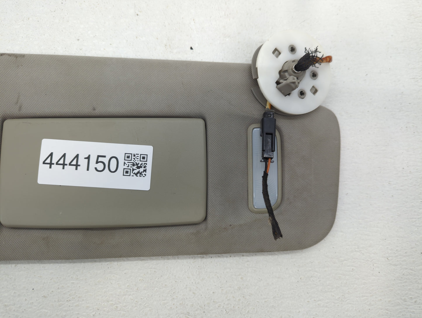 2007 Saturn Outlook Sun Visor Shade Replacement Passenger Right Mirror Fits OEM Used Auto Parts - Oemusedautoparts1.com