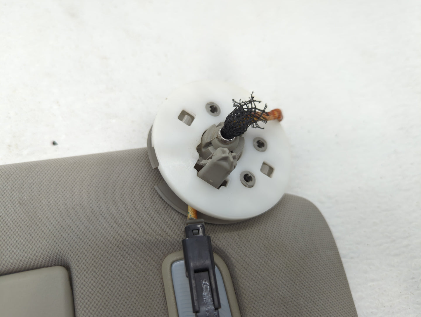 2007 Saturn Outlook Sun Visor Shade Replacement Passenger Right Mirror Fits OEM Used Auto Parts - Oemusedautoparts1.com