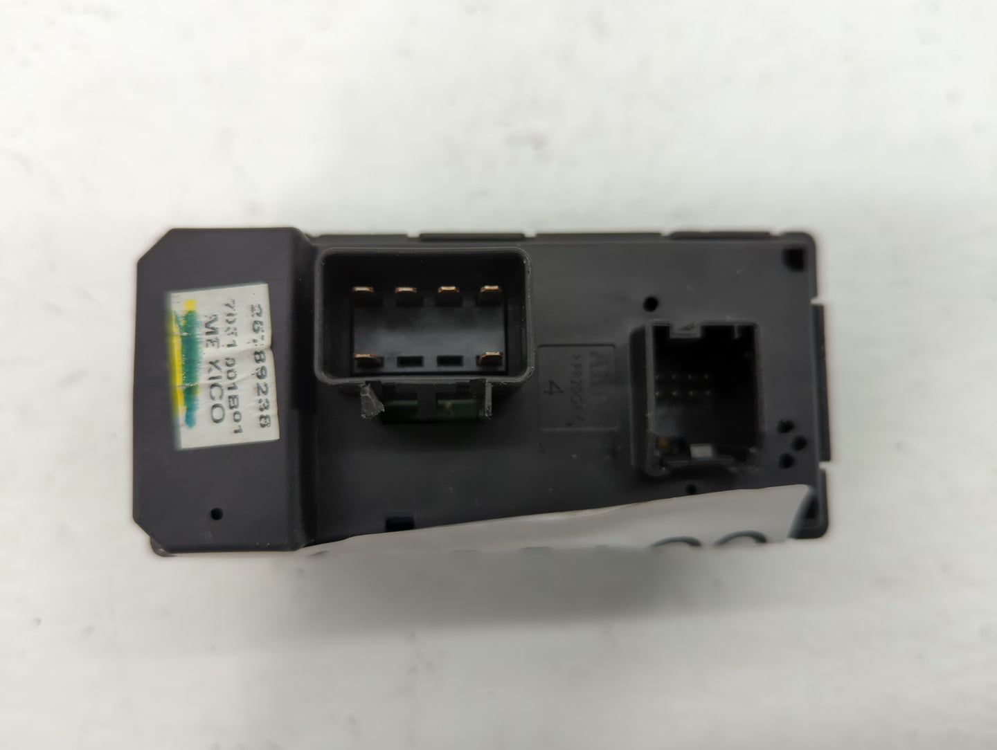 2007 Saturn Outlook Master Power Window Switch Replacement Driver Side Left P/N:25789238 Fits OEM Used Auto Parts - Oemuseda