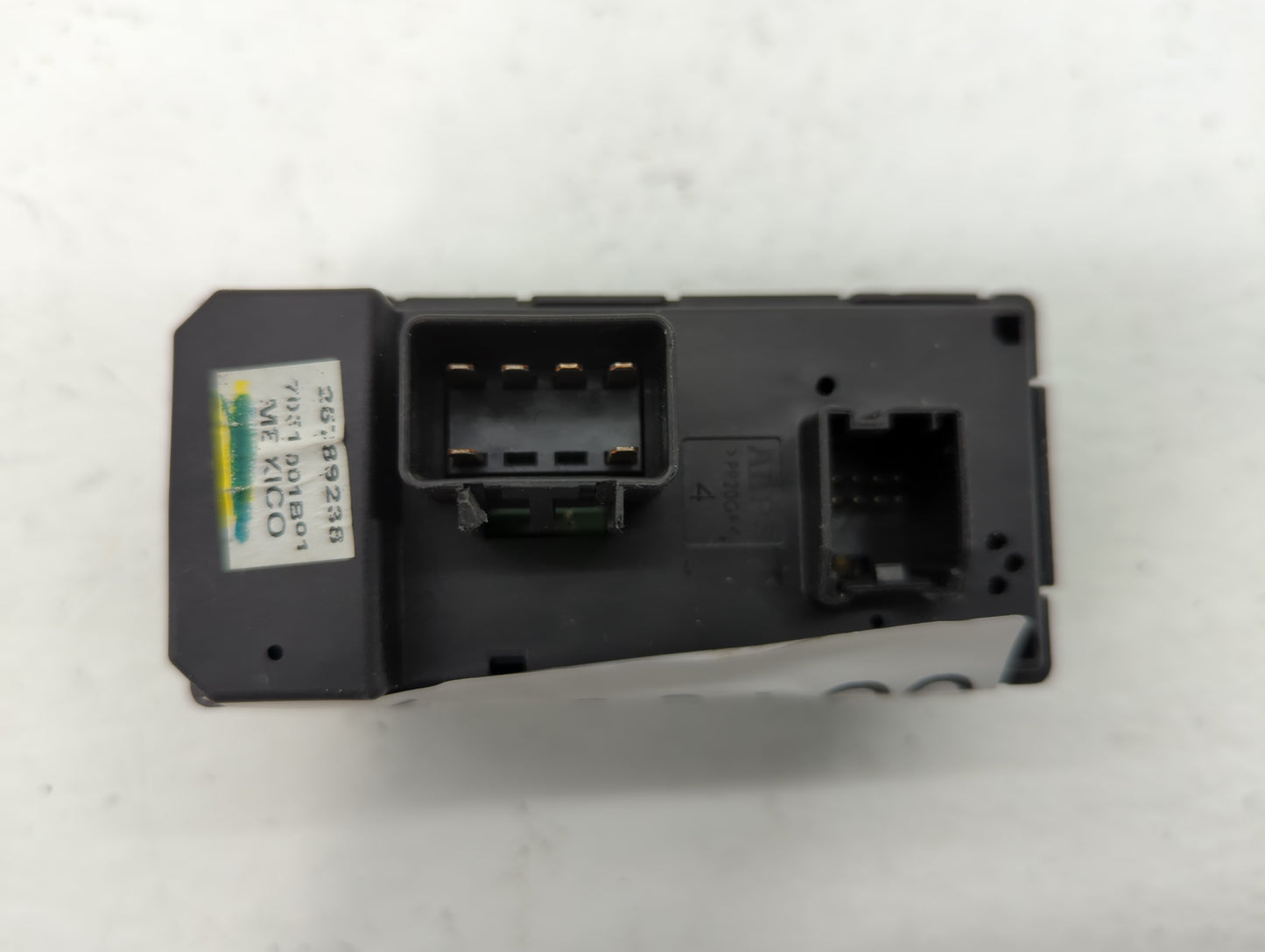 2007 Saturn Outlook Master Power Window Switch Replacement Driver Side Left P/N:25789238 Fits OEM Used Auto Parts - Oemuseda