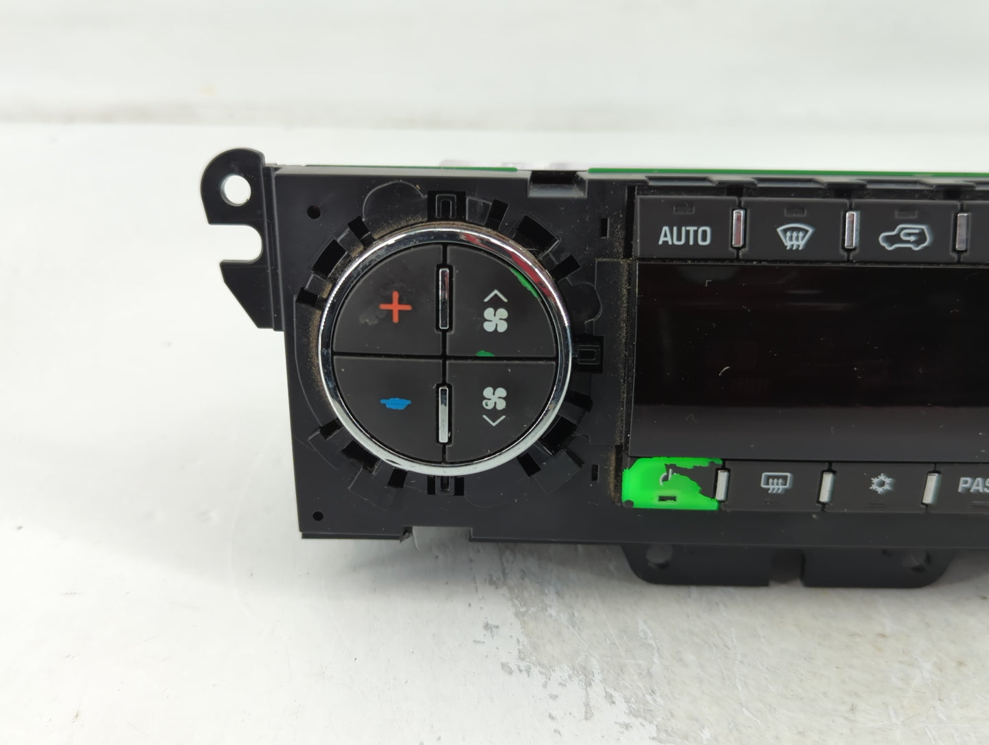 2007 Saturn Outlook Climate Control Module Temperature AC/Heater Replacement P/N:25775005 Fits OEM Used Auto Parts - Oemused