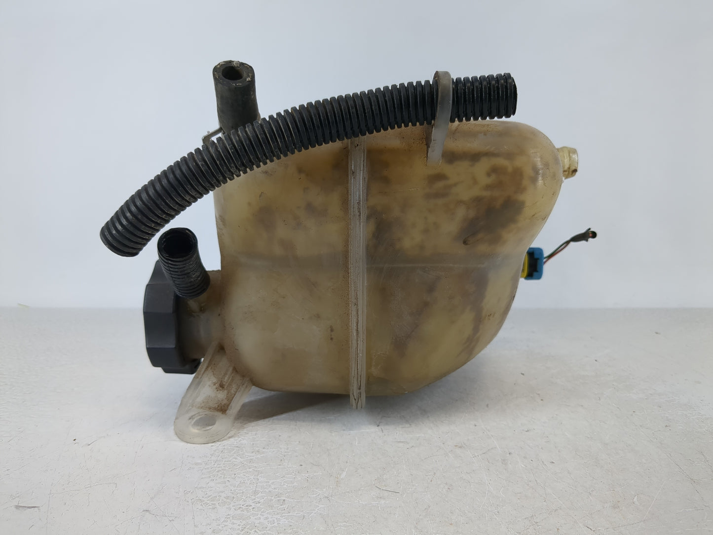 2002-2007 Saturn Vue Radiator Coolant Overflow Expansion Tank Bottle 1111950 - Oemusedautoparts1.com
